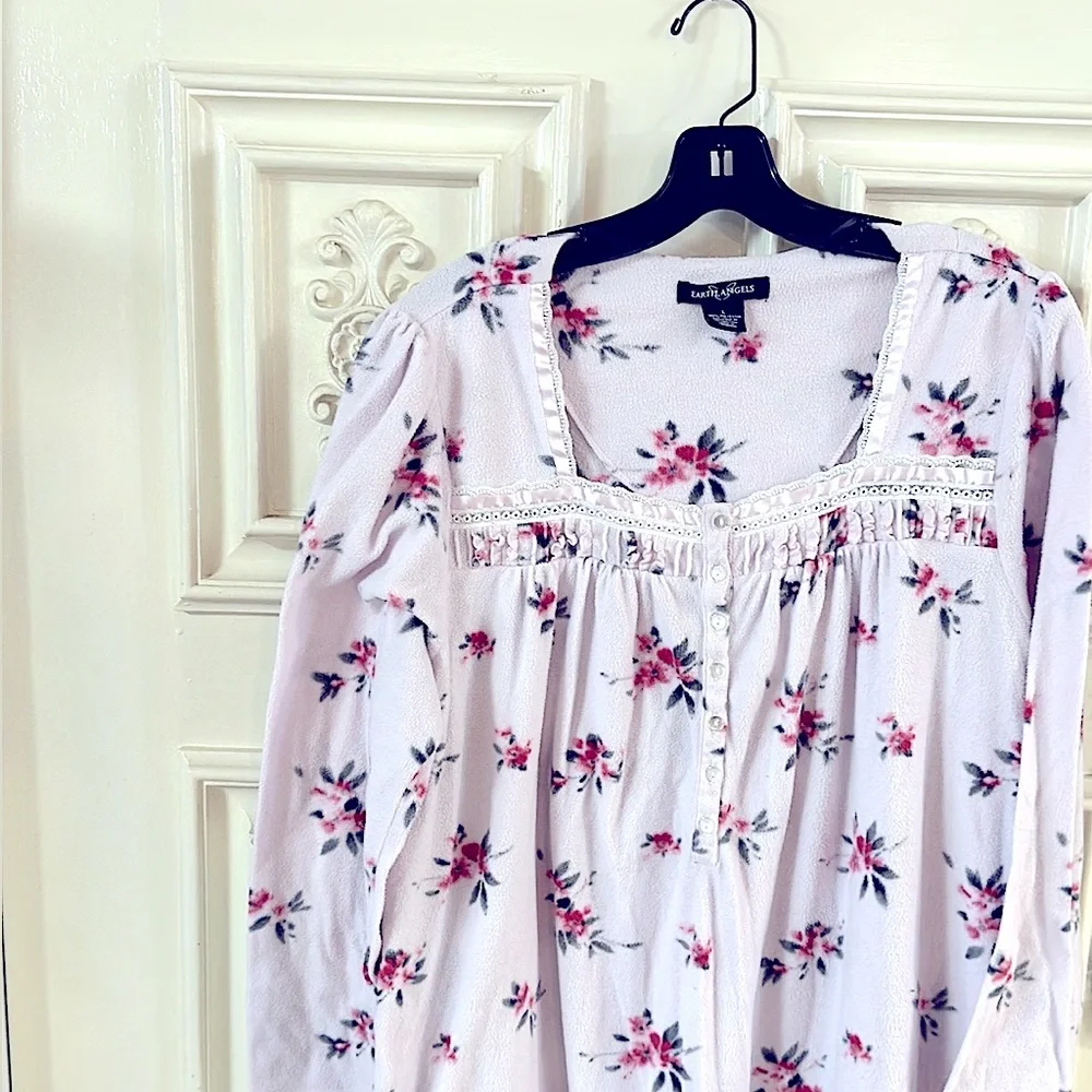 Vintage:Cozy Sweet Pink Floral Print Long Sleeve Nightgown By “Earth Angel’s” LG